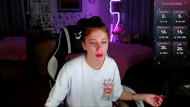 Snapshot of Kira_honeyy chatting on September 2025 11:10:02 AM Kira honeyy online show from September 2025 11:10:02 AM