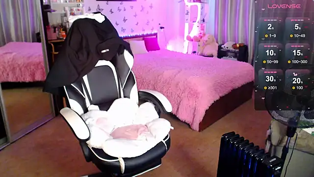 Snapshot of Kira_honeyy chatting on September 2025 08:14:02 AM Kira honeyy online show from September 2025 08:14:02 AM