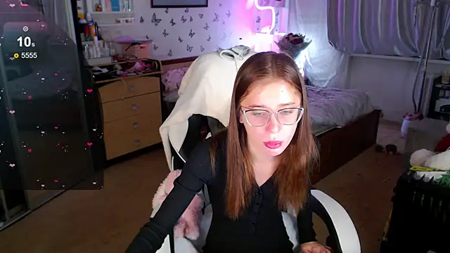 Snapshot of Kira_honeyy chatting on October 2025 06:11:02 AM Kira honeyy online show from October 2025 06:11:02 AM