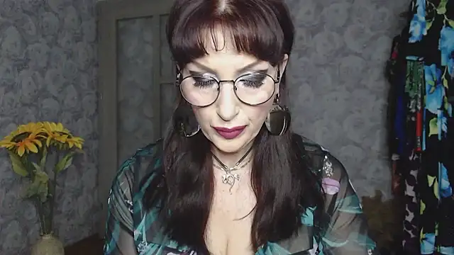 Snapshot of Aziza1 chatting on June 2026 01:42:01 PM Aziza1 online show from June 2026 01:42:01 PM