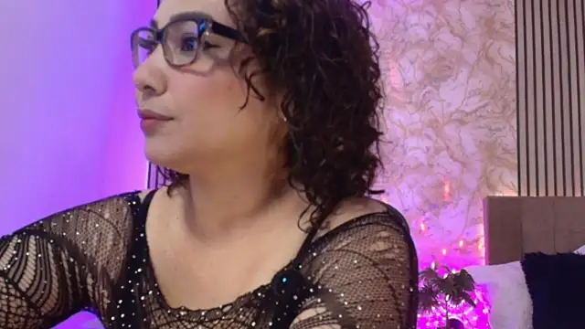 Snapshot of JuliRamirez chatting on May 2026 12:32:02 PM JuliRamirez online show from May 2026 12:32:02 PM