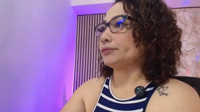 Snapshot of JuliRamirez chatting on May 2026 01:09:02 PM JuliRamirez online show from May 2026 01:09:02 PM