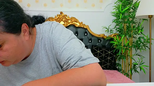 Snapshot of AleshaArabian chatting on May 2026 03:23:02 AM AleshaArabian online show from May 2026 03:23:02 AM