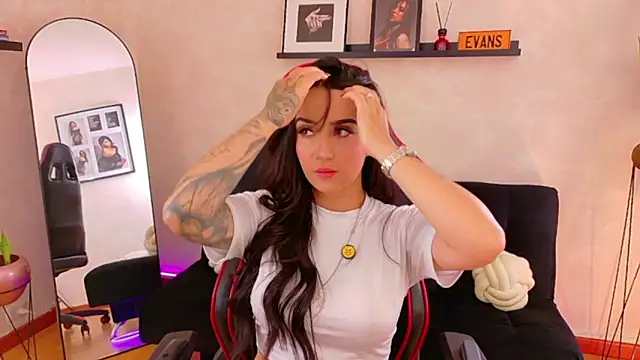 EmmyEvans1 online show from March 2026 07:32:01 PM