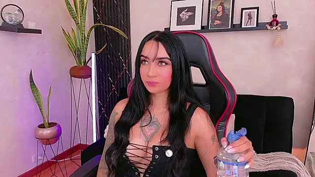 EmmyEvans1 online show from April 2026 07:37:01 PM