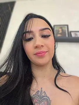 Snapshot of EmmyEvans1 chatting on May 2026 07:00:02 PM EmmyEvans1 online show from May 2026 07:00:02 PM