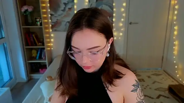 Snapshot of MilenaSaint chatting on June 2026 03:37:02 AM MilenaSaint online show from June 2026 03:37:02 AM