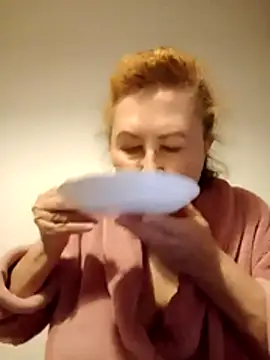 Hottie-Mom online show from April 2026 08:31:01 PM