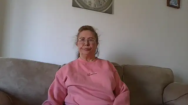 Hottie-Mom online show from April 2026 09:45:02 AM