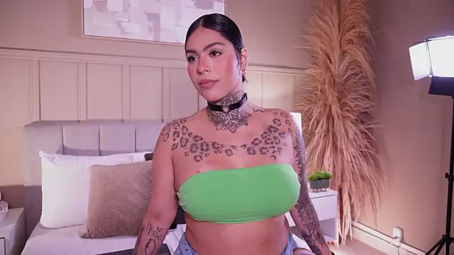 curvyliciousss online show from March 2026 05:17:01 PM