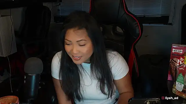 Bubbleliyah online show from November 2025 09:36:02 PM