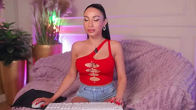 Snapshot of Anais_Bloom chatting on July 2026 07:18:02 PM Anais Bloom online show from July 2026 07:18:02 PM