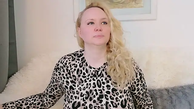 Sarah4you online show from April 2026 04:52:01 PM