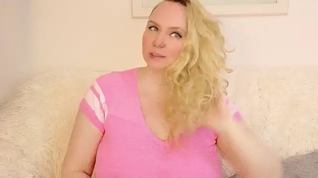 Snapshot of Sarah4you chatting on June 2026 01:17:02 PM Sarah4you online show from June 2026 01:17:02 PM
