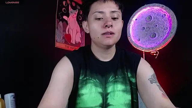 girl intense444 online show from April 2026 01:39:02 PM