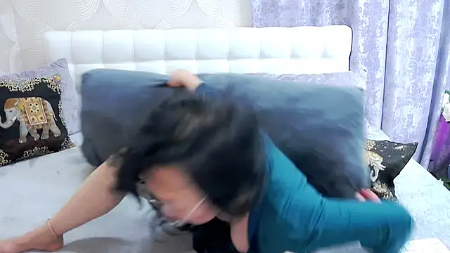 Asian legs online show from September 2025 10:49:02 AM