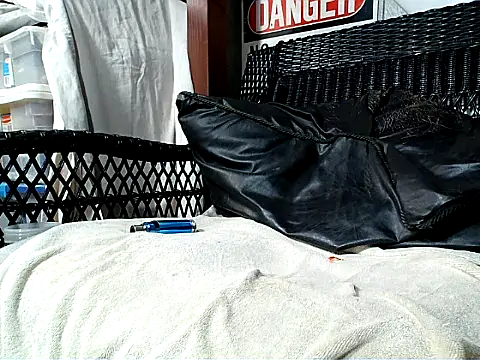 HungHawaiian808xh online show from December 2025 04:18:02 AM