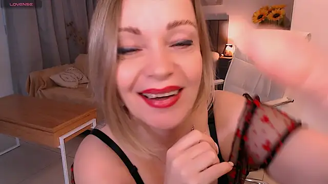 Snapshot of Tilly_Eliot chatting on July 2026 08:22:01 PM Tilly Eliot online show from July 2026 08:22:01 PM