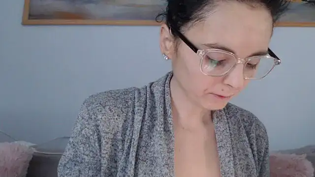 cleophee online show from April 2026 05:43:02 AM