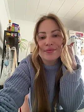 AlisaWhite online show from April 2026 01:05:02 PM