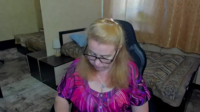 Snapshot of Frau_Marta chatting on June 2026 01:14:01 PM Frau Marta online show from June 2026 01:14:01 PM