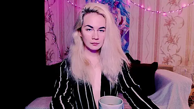 xxxcharismaaa online show from May 2026 04:14:01 PM