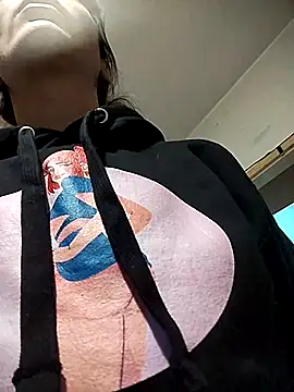 JoLeNe27 online show from December 2025 06:24:02 PM