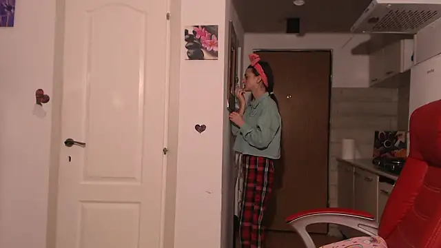 simyhvn online show from April 2026 04:12:02 AM