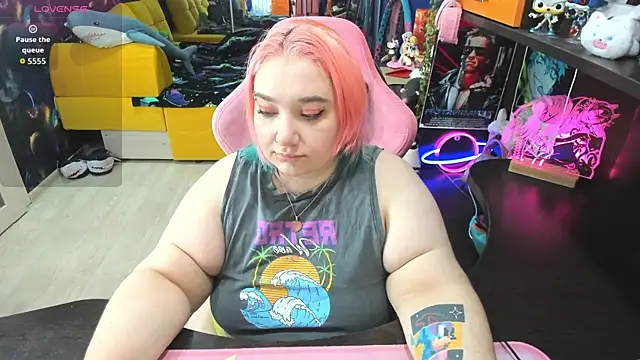 Softie Sofy online show from December 2025 02:17:01 AM