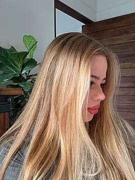 curchez  online show from April 2026 08:20:02 PM