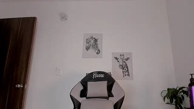 Hanna Risso online show from November 2025 06:18:01 PM