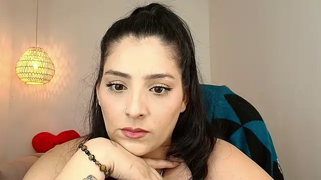 YummyAnna  online show from November 2025 05:11:01 PM