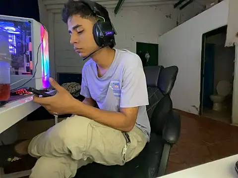 Max TheHorseDick online show from March 2026 06:30:01 AM