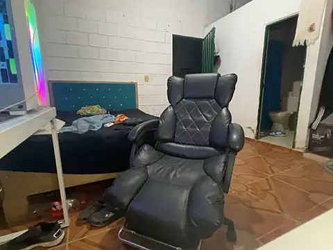 Max TheHorseDick online show from April 2026 04:45:01 AM