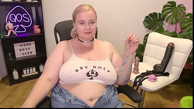 Snapshot of MargotGrey chatting on June 2026 04:19:02 PM MargotGrey online show from June 2026 04:19:02 PM