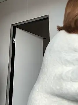 Snapshot of -AngelAri- chatting on March 2025 12:28:01 PM -AngelAri- online show from March 2025 12:28:01 PM