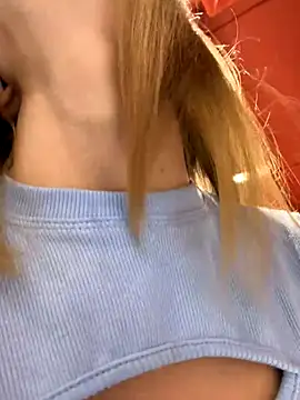 Snapshot of -AngelAri- chatting on November 2025 09:02:02 PM -AngelAri- online show from November 2025 09:02:02 PM