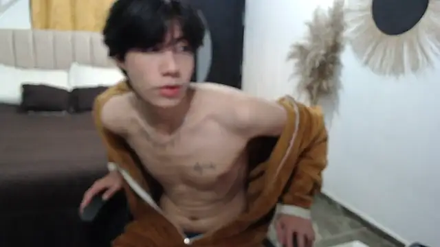 Elio-cam online show from April 2026 08:04:01 AM