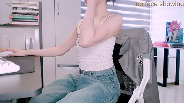 Shyn   online show from November 2025 06:37:01 AM