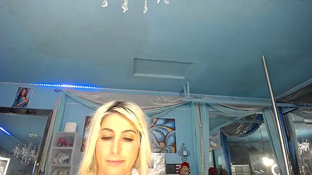 ADRIANNA FOX online show from April 2026 08:13:01 AM