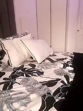 CuteHoney92 online show from April 2026 01:23:01 PM