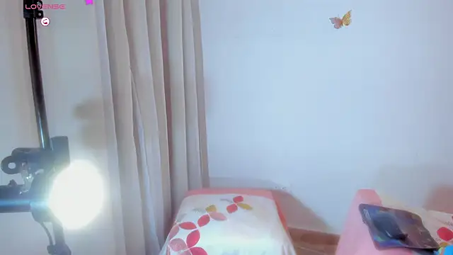 ashelydainii online show from April 2026 10:01:02 PM