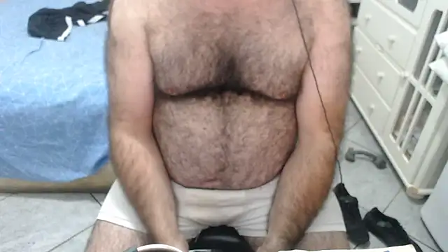 Snapshot of MysterBearMG chatting on June 2026 12:32:02 AM MysterBearMG online show from June 2026 12:32:02 AM