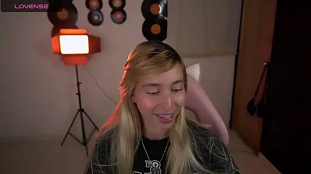 Saucy Jenn online show from April 2026 04:28:02 AM