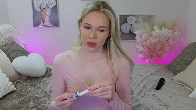 Veronika Mitchel online show from March 2025 05:53:02 PM