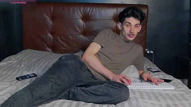 Snapshot of DanielCrush1 chatting on March 2026 03:18:01 PM DanielCrush1 online show from March 2026 03:18:01 PM