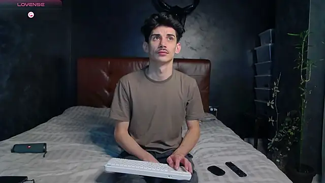 Snapshot of DanielCrush1 chatting on March 2026 11:14:01 AM DanielCrush1 online show from March 2026 11:14:01 AM