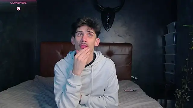 Snapshot of DanielCrush1 chatting on March 2026 01:09:02 AM DanielCrush1 online show from March 2026 01:09:02 AM