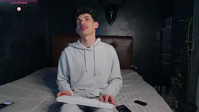 Snapshot of DanielCrush1 chatting on March 2026 03:27:02 PM DanielCrush1 online show from March 2026 03:27:02 PM