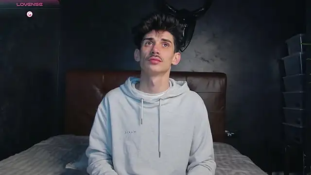 Snapshot of DanielCrush1 chatting on March 2026 11:24:01 AM DanielCrush1 online show from March 2026 11:24:01 AM